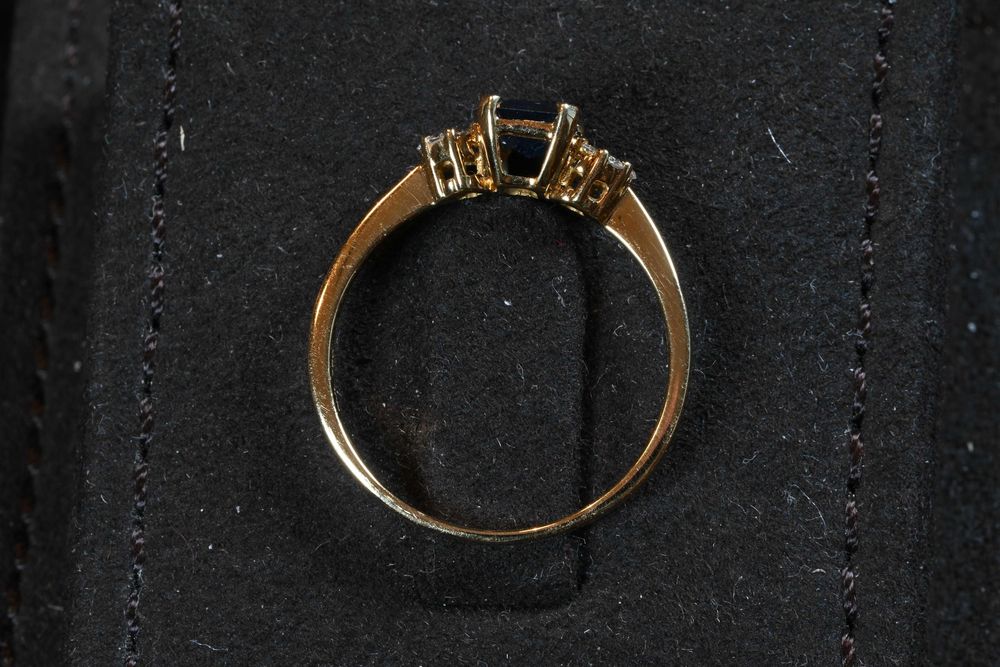 Златен Пръстен 750 (18к) с 14 Диаманта и Сапфир Размер 62