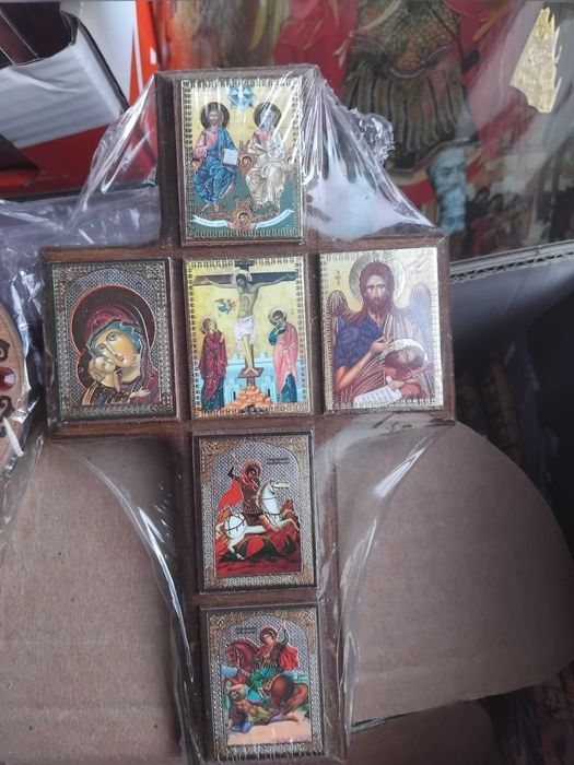 Икони и кръстове