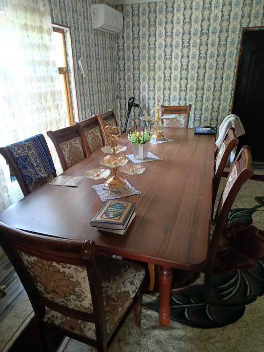 Придётся стол стулья и Угловой шкаф