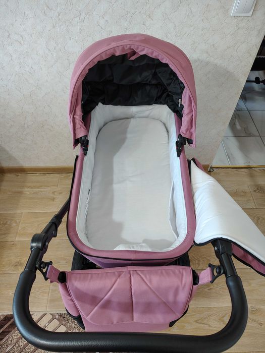 Продавам количка KIKKA BOO Комбинирана количка 2в1 AMANI PINK