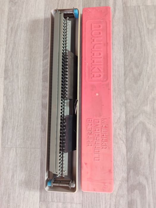 Продам вязальную машинку