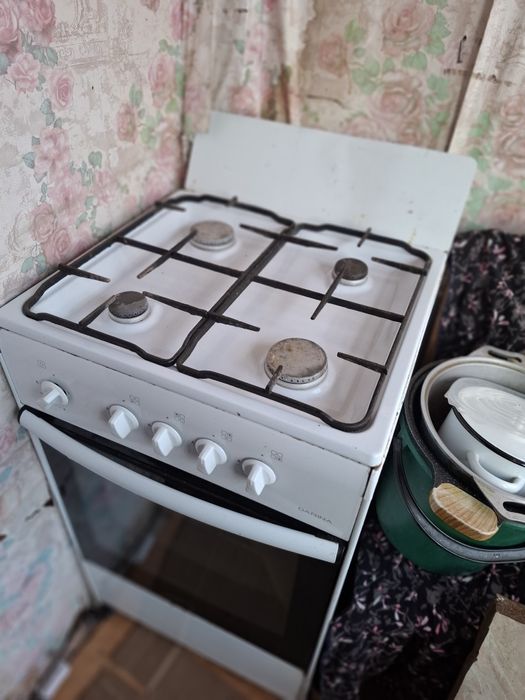 Продам газовую плиту