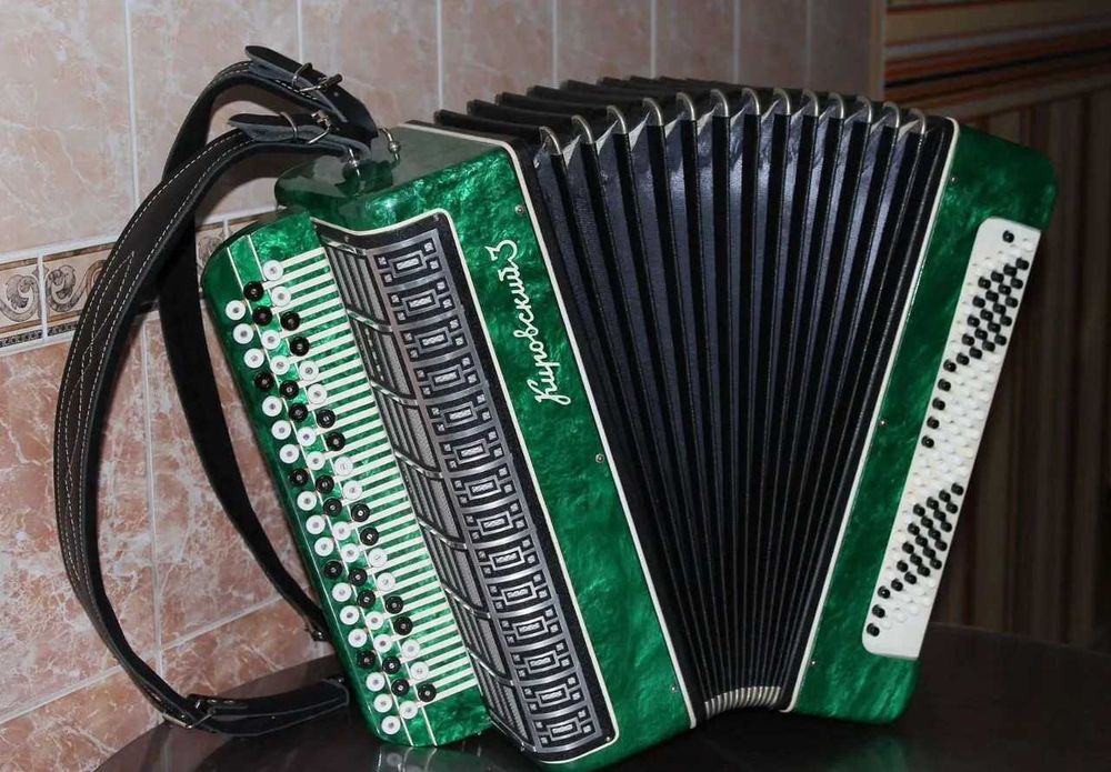 Баян Кировский 3