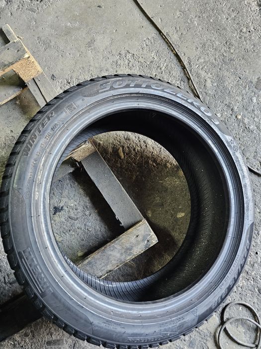 2 anvelope iarna 225 45 18 Pirelli Runflat 2020