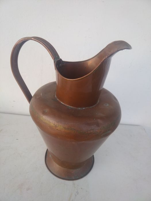 Лот от 6 броя бакърени/медни съдове.
1. Голям медна ваза 
2. Голям под