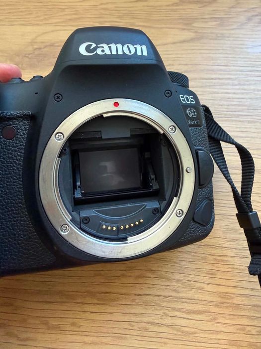 Canon EOS 6D Mark II ( Body )