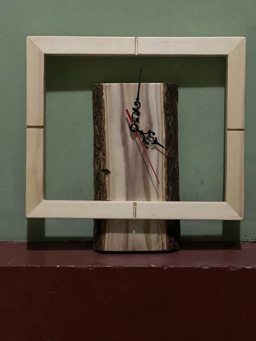 Qo‘l mehnati yog‘och devor soatlari – tabiiy va noyob dizayn