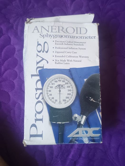 Vând tensiometru model american