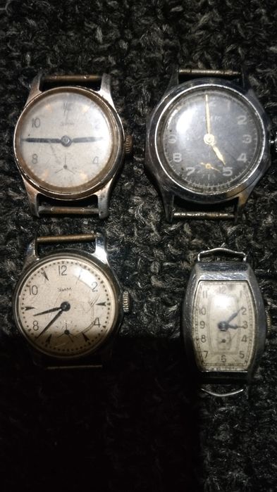 Часы механические не на ходу.