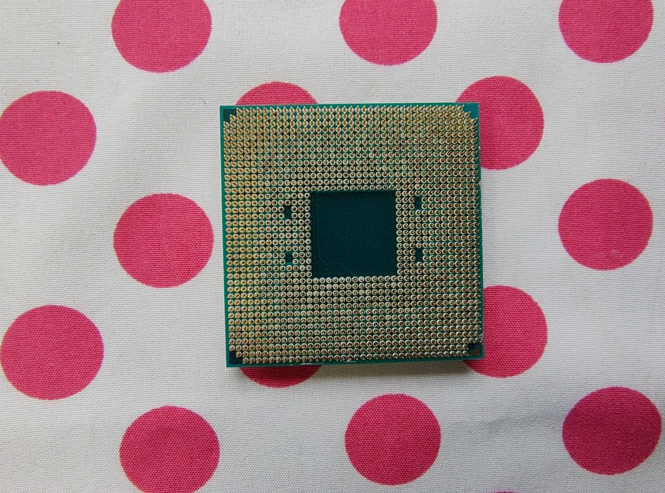 Procesor AMD Ryzen 5 1600 3.2GHz, socket AM4, pasta cadou.