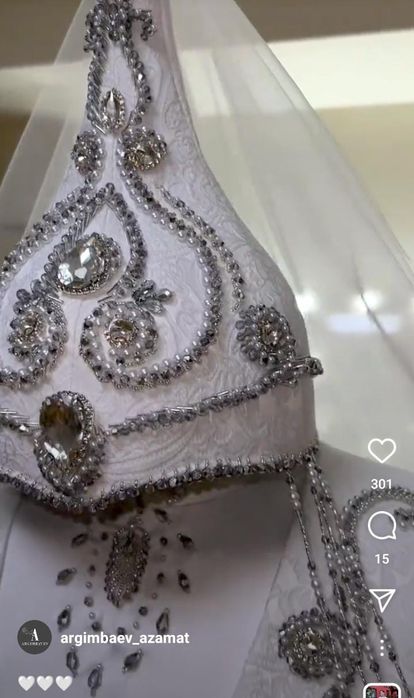 Дизайнерское платье