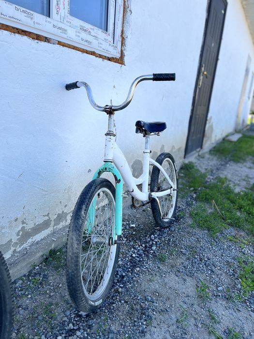 Продам велик оранжовый и белый