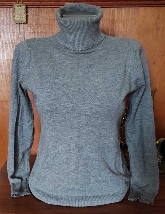 Фино мохерно поло и много зимни блузи по 5 € една.