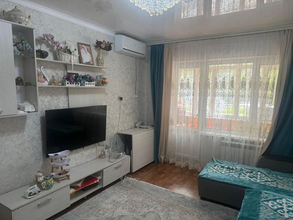 2х ком. кв.продам в 10мкр дом 10