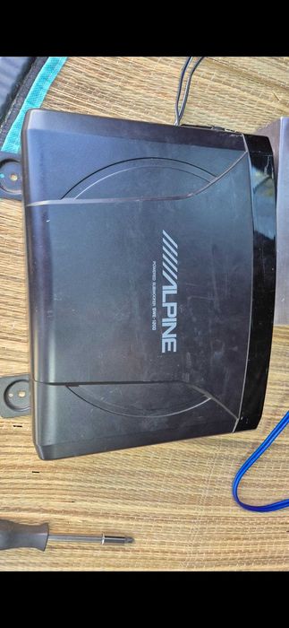 Vând sau Schimb subwoofer dimensiune redusă.