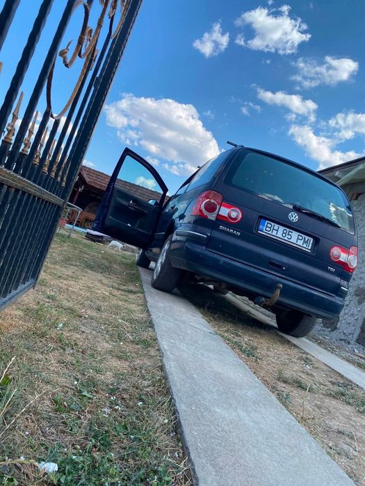 Vând mașina vw sharan