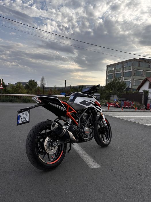 Vând ktm duke 125