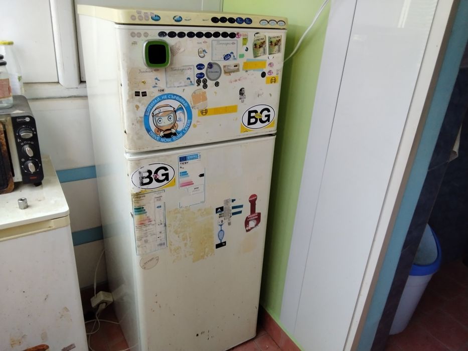 Голям оригинален хладилник с фризер , на уирпул ( Филипс )