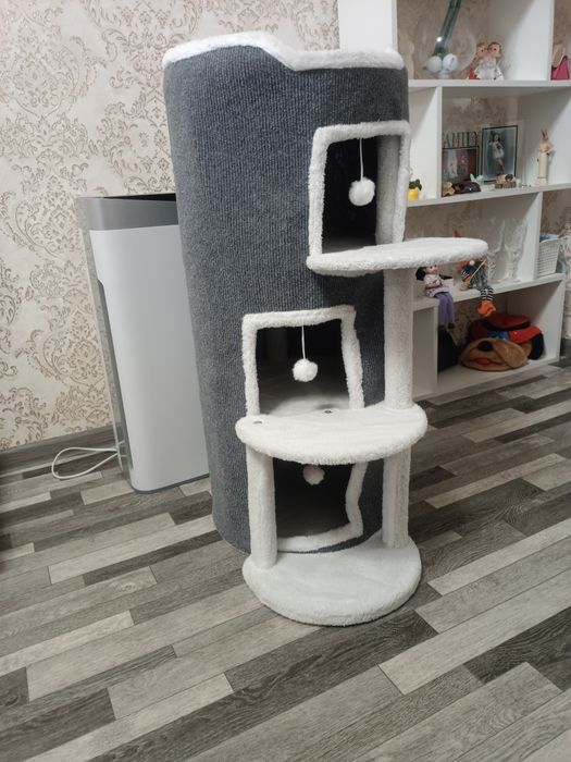 Домик для кошки трёхэтажный.