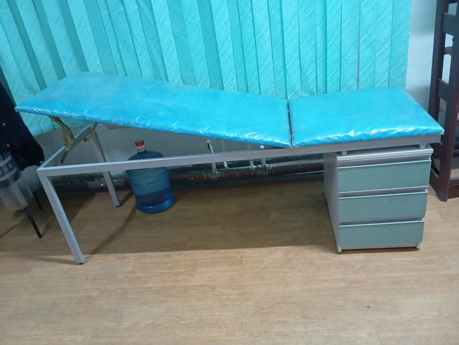 Кушетка  бу состояние отличное