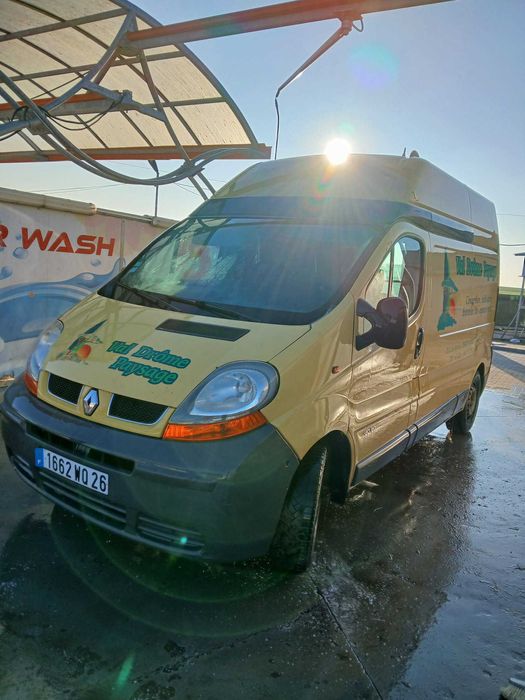 Vând  urgent renault trafic 1.9