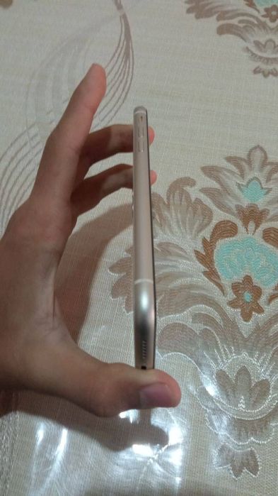 Iphone 11 sotiladi rangi oq