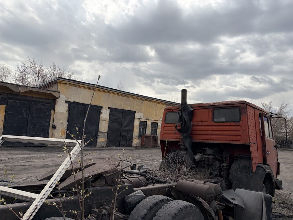 Продам на запчасти автомобиль Камаз,