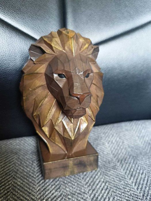 Бюст Золотого Льва