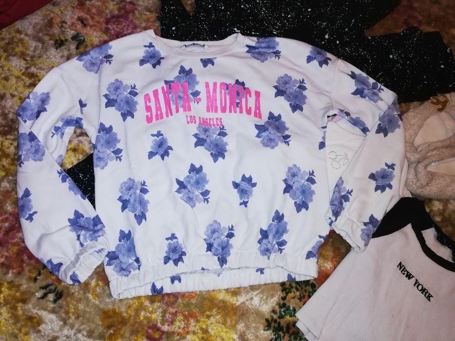 Голям лот за момиче, пижама, потничета, блуза и подарък пантофки