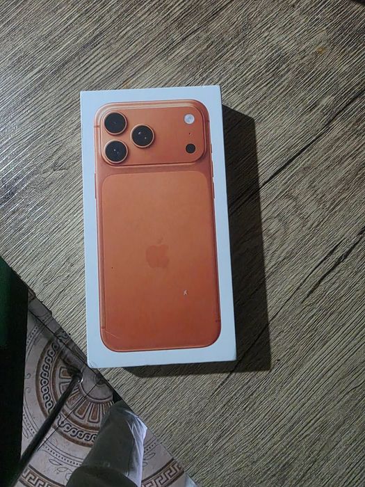Vând iphone 17 pro