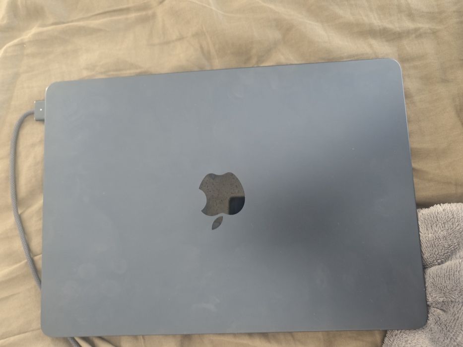 Продам МакБук айр М2