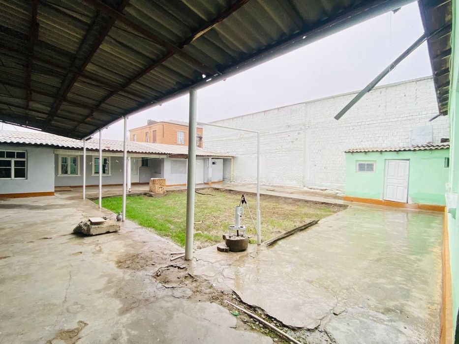 KATTA XONADON UY SOTILADI Juma shahrida
Manzil:Pastdarg‘om tumani A. T