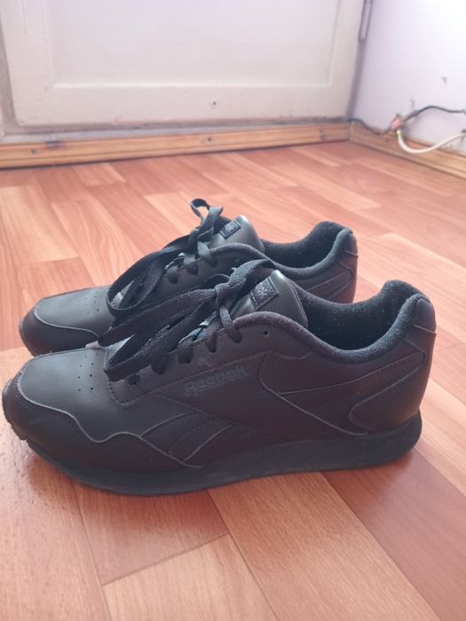 Кроссовки Reebok.