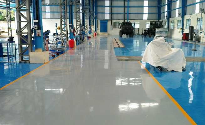 Pardoseli epoxidice și poliuretanice – hale, garaje, spații moderne