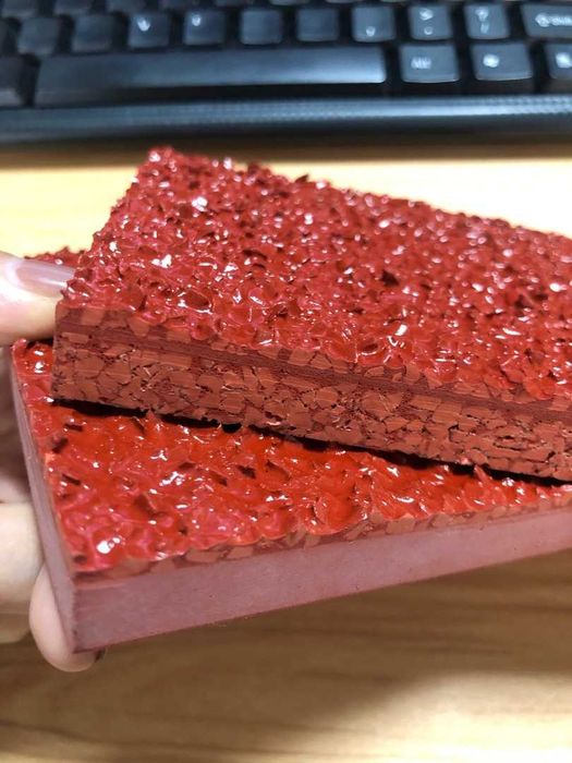 Резиновые покрытия бесшовные, которые отвечают всем стандартам IAF