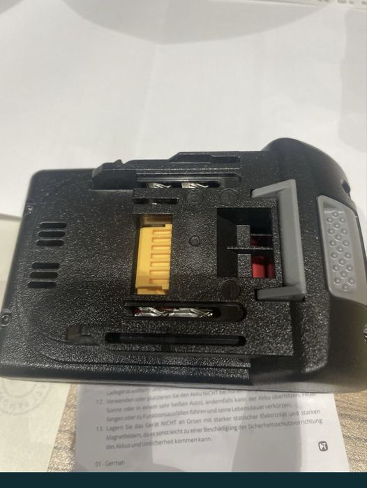 Робот за прозорци и батерия за Макита