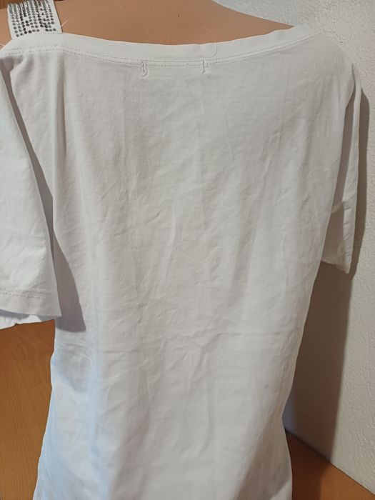 Лятна бяла с камъни