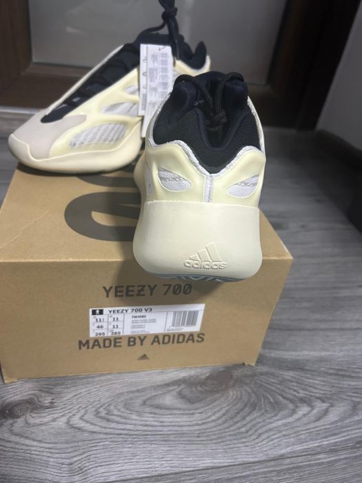 Yeezy 700 v3 azael