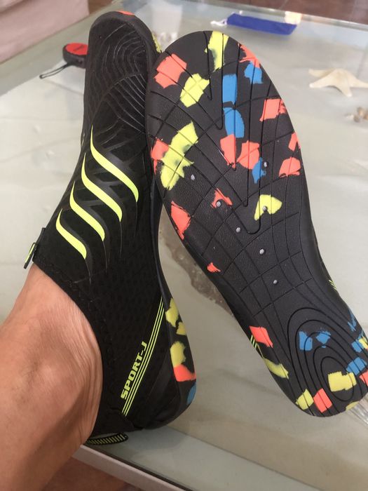 Водни, дишащи спортни обувки. За колело, камъни по морето и не само.