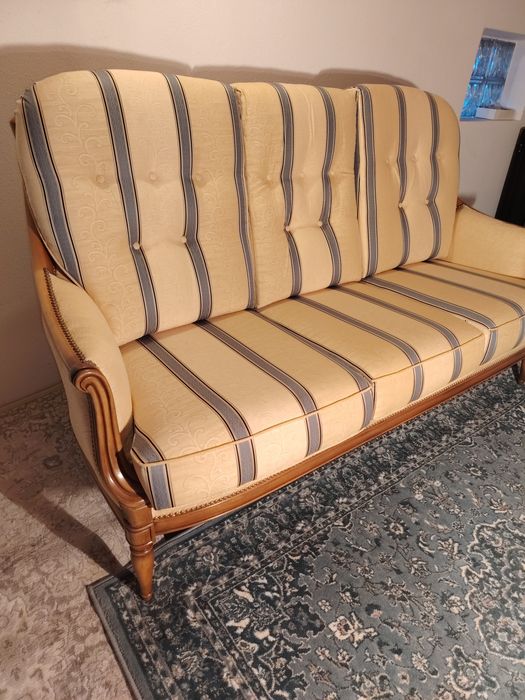 Canapea vintage stil Ludovic XV 
Canapele de 3 locuri , perne și hus
