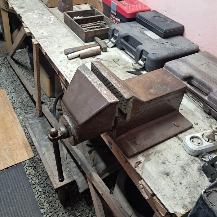 Продам тиски хтс