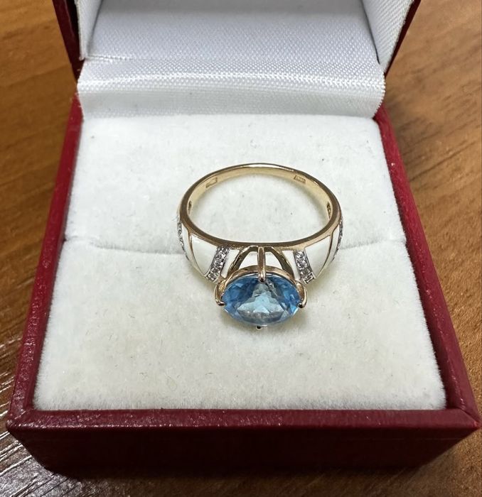 Золотое кольцо с топазом