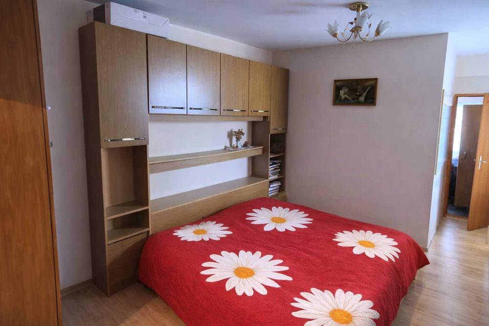 Тристаен апартамент в саниран блок в кв. Струмско, гр. Благоевград