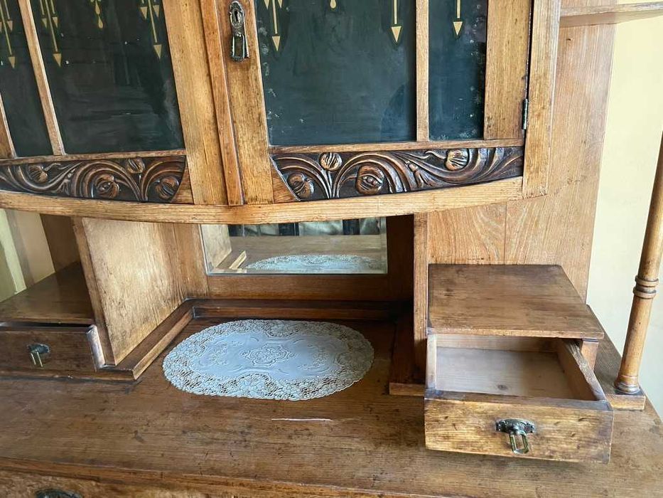 Винтидж бюфет в стил Art Nouveau
