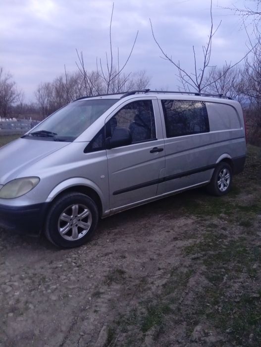 Vând Mercedes vito