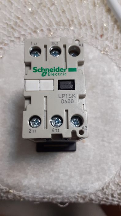 Vând mini contactor schneider lp1sk0600