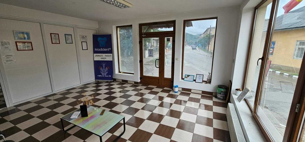 Închiriez spațiu comercial/medical - 120 mp - Abrud, str Detunata - 500€/lună