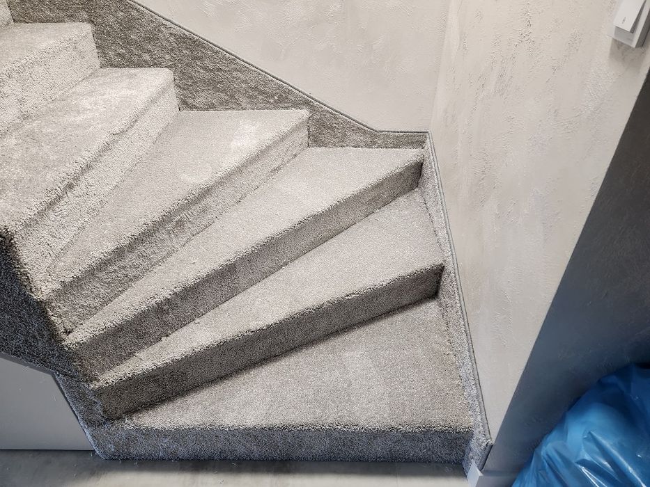 Поставяне на мокет и балатум и изкуствена трева