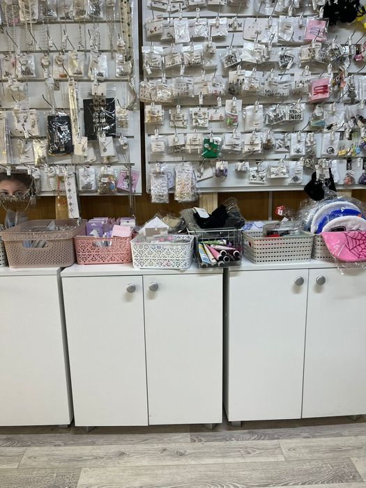 Продам витрину, шкаф, кассовый столик