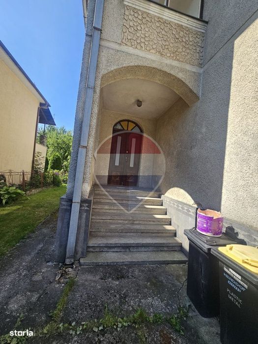 Casă / Vilă cu 6 camere de vânzare